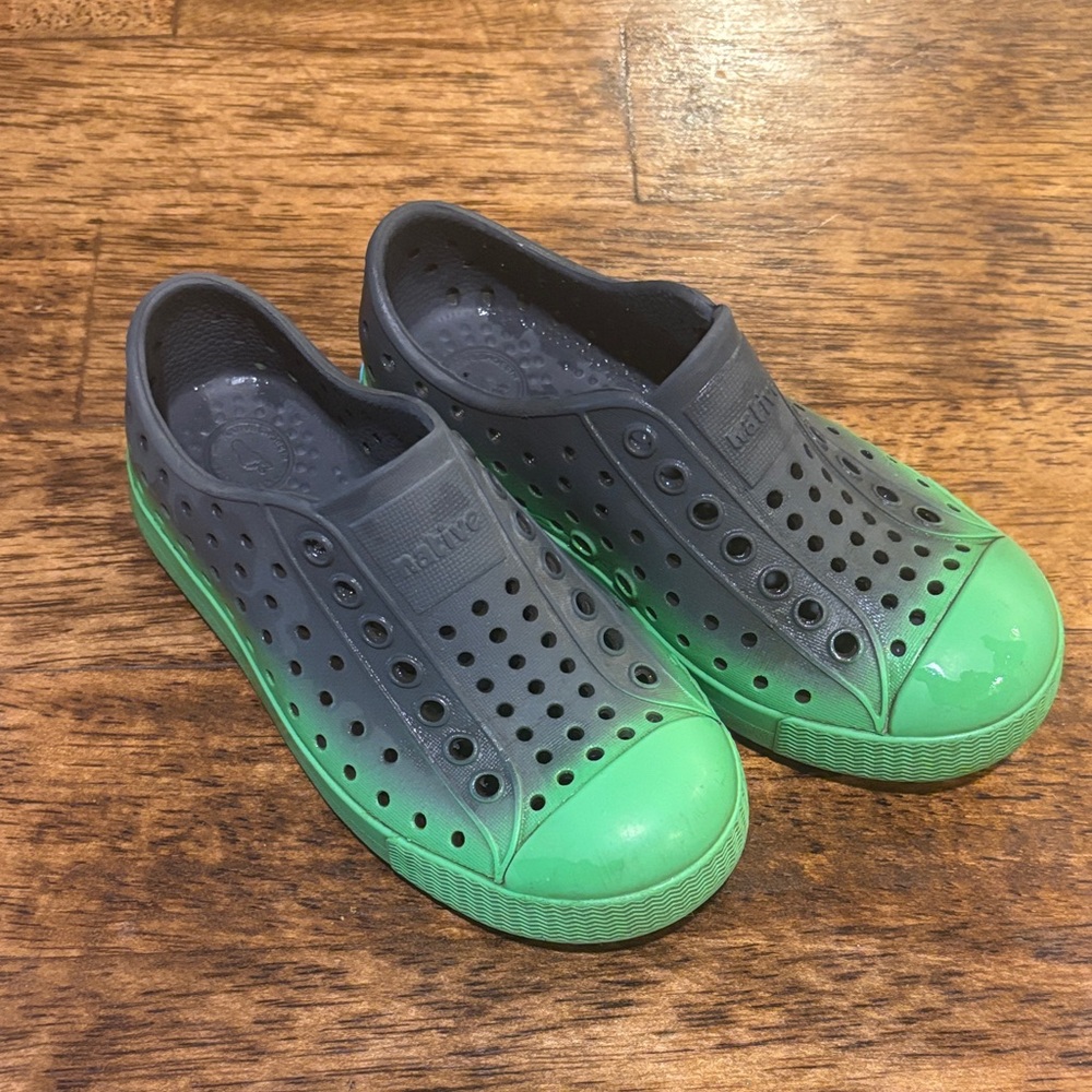 Native Kids Water Shoes in Charcoal and Lime